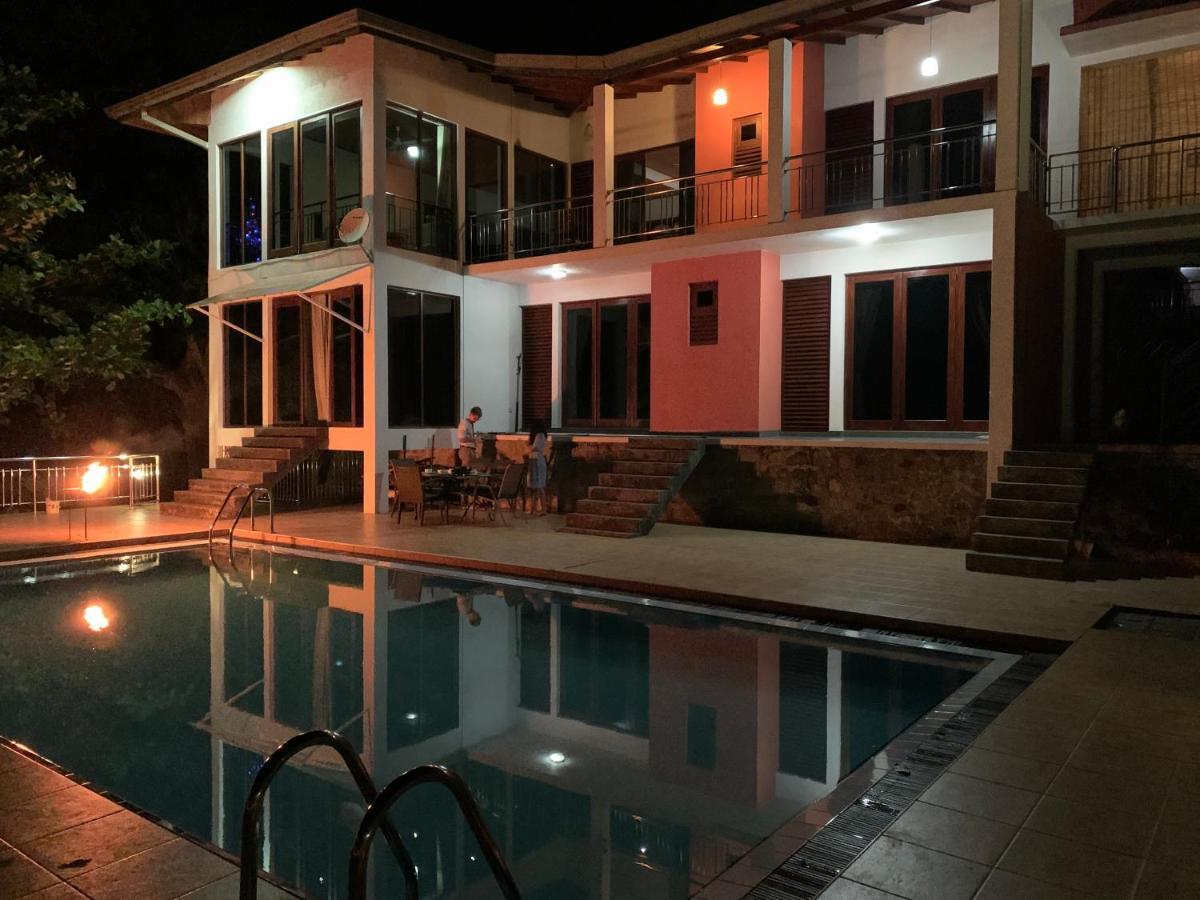 Lotus Villa Kandy Peradeniya Kültér fotó